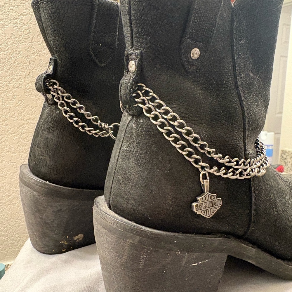 Harley-Davidson Black Boots with Silver Chain - Picture 2 of 5